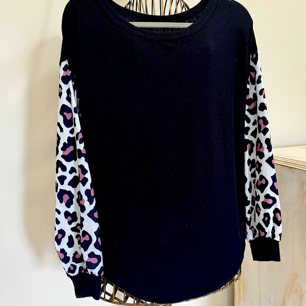 Black knit shirt with contrast leopard sleeves